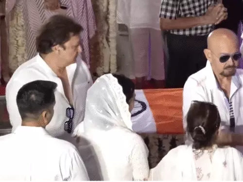 आशा भोसले का आज राजकीय सम्मान के साथ अंतिम संस्कार, सेलेब्स ने दी श्रद्धांजलि