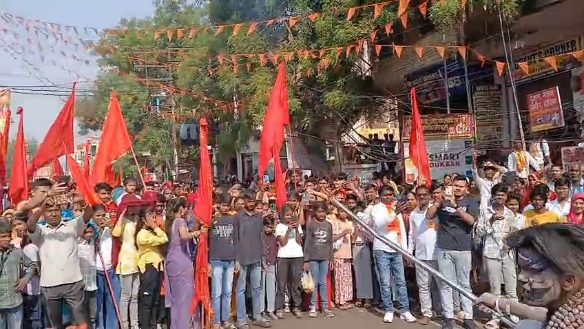 अंजनी के लाल के जन्मोत्सव पर ‘भगवामय’ हुई काशी, 25 हजार भक्तों का उमड़ा सैलाब