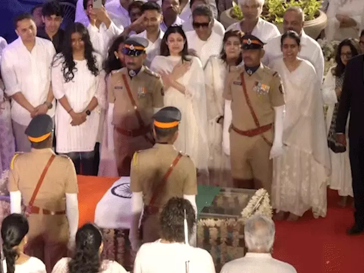 आशा भोसले का आज राजकीय सम्मान के साथ अंतिम संस्कार, सेलेब्स ने दी श्रद्धांजलि