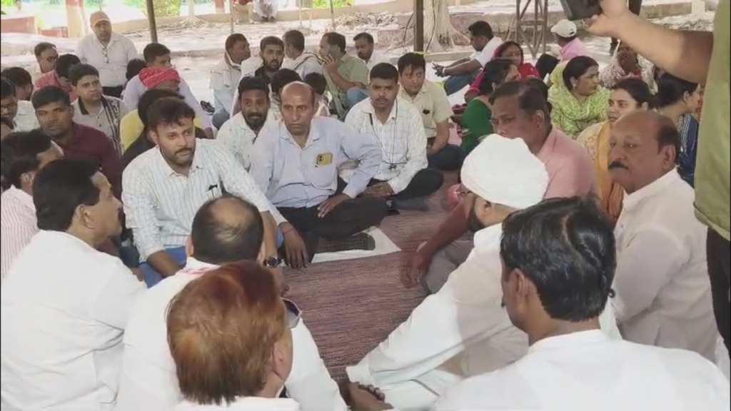 काशी हिंदू विश्वविद्यालय में संविदा कर्मचारियों का आंदोलन तेज, पांचवें दिन भी धरना जारी