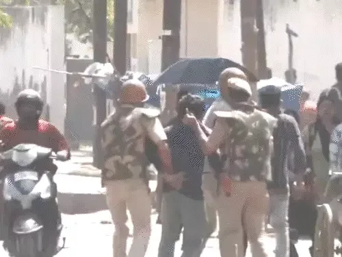 नोएडा में दूसरे दिन भी नोएडा मजदूर आंदोलन जारी, सैलरी बढ़ोतरी को लेकर बवाल, कई जगह झड़प