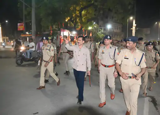वाराणसी में जाम से बिगड़ी यातायात व्यवस्था, पुलिस कमिश्नर ने किया पैदल निरीक्षण
