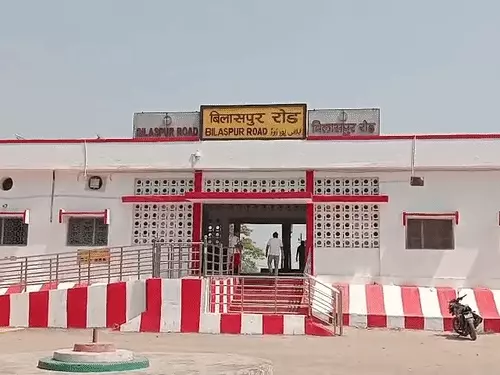 चलती ट्रेन में 7 लाख की लूट, हवाई फायरिंग से मचा हड़कंप; बदमाश फरार