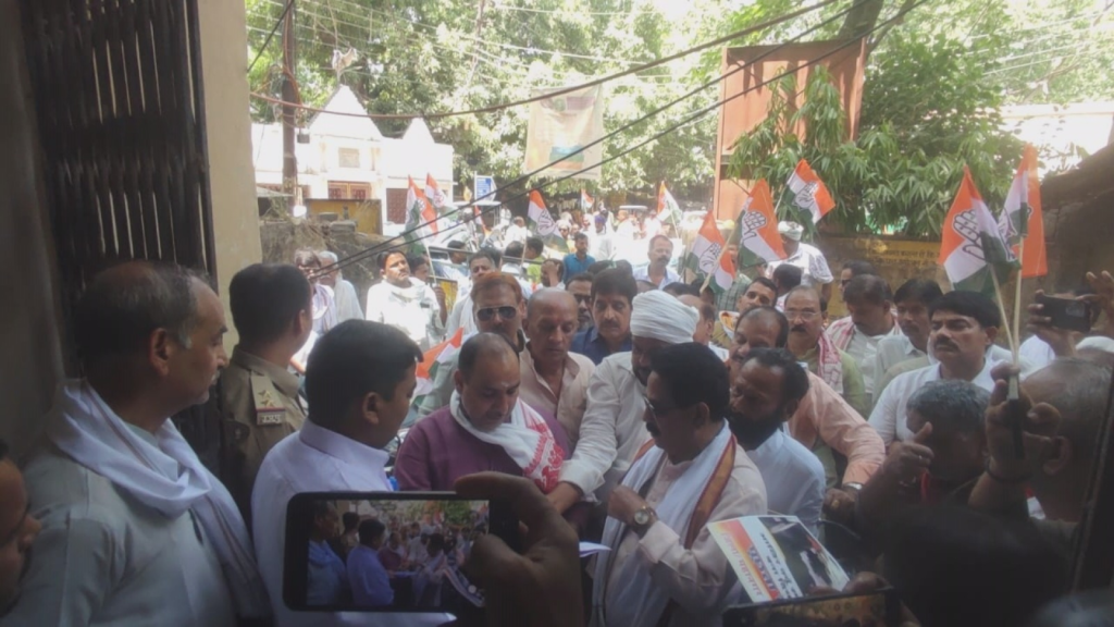 वाराणसी में स्मार्ट और प्रीपेड मीटर के खिलाफ कांग्रेस का प्रदर्शन, 10 दिन की चेतावनी