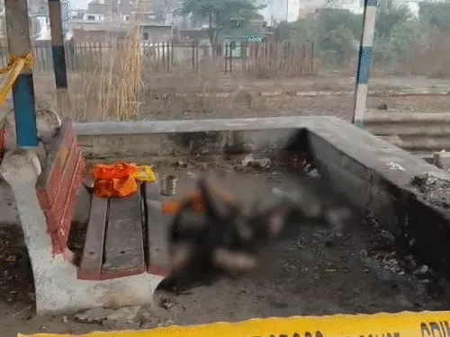 हाथरस में सनसनीखेज वारदात: गिरफ्तारी से बचने के लिए पूर्व सिपाही ने रची अपनी ‘मौत’ की साजिश, भिखारी को जिंदा जलाया