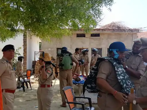 वाराणसी में आंबेडकर-केशरिया झंडा विवाद में फिर बवाल, पत्थरबाजी में एसीपी घायल, कई पुलिसकर्मी जख्मी; पांच थानों की फोर्स तैनात