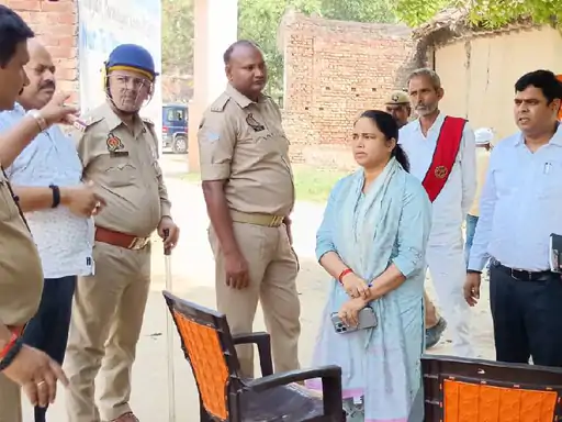 वाराणसी में आंबेडकर-केशरिया झंडा विवाद में फिर बवाल, पत्थरबाजी में एसीपी घायल, कई पुलिसकर्मी जख्मी; पांच थानों की फोर्स तैनात