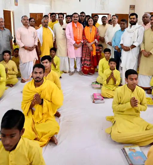 अयोध्या में रामलला के दर्शन कर भावुक हुए गौतम अडाणी, बोले-यह गर्व और आस्था का प्रतीक