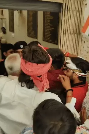 लखनऊ विश्वविद्यालय में छात्रों का हंगामा, सुविधाओं और फीस बढ़ोतरी को लेकर विरोध तेज