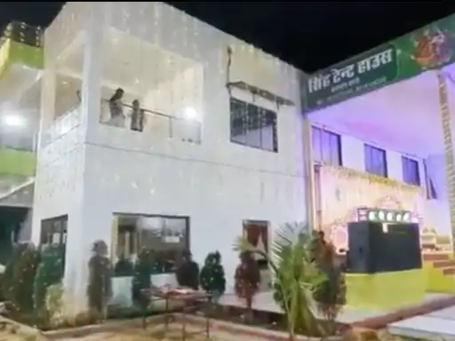 बस्ती में शादी से पहले ड्रामा: दुल्हन के प्रेमी ने पहुंचकर रुकवाई बारात, खुद रचाई शादी