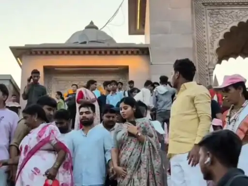 काशी में दिखी आस्था और सादगी: क्रिकेटर रिंकू सिंह संग मंगेतर प्रिया सरोज ने किए बाबा विश्वनाथ के दर्शन, जून में शादी की चर्चा तेज