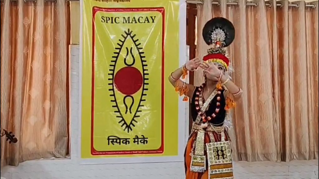 काशी विद्यापीठ में सांस्कृतिक संगम, मणिपुरी कलाकारों की रासलीला प्रस्तुति ने मोहा मन