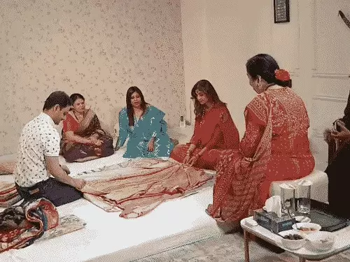 काशी में शिल्पा शेट्टी की आध्यात्मिक यात्रा: बाबा विश्वनाथ के दर्शन, विंध्यवासिनी में पूजा और बनारसी साड़ियों की खरीदारी