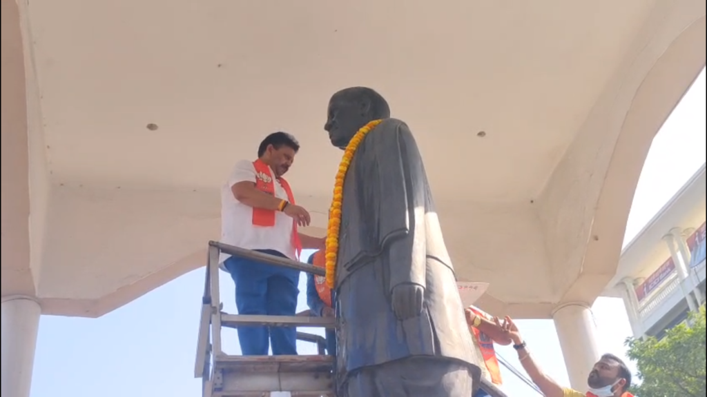 वाराणसी: सरदार पटेल प्रतिमा के पास कार्यक्रम के दौरान सिपाही ने सुनाई पीड़ा, एक साल से ट्रांसफर का इंतजार