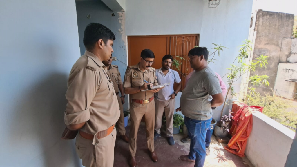 वाराणसी में विवाहिता की संदिग्ध मौत: फांसी से लटका मिला शव, मायके पक्ष ने लगाया हत्या का आरोप