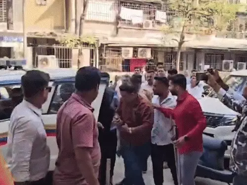 मुंबई मीरा रोड में चाकूबाजी: धर्म पूछकर दो सुरक्षा गार्डों पर हमला, आरोपी गिरफ्तार