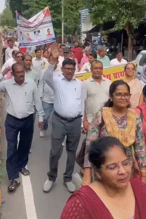 यूपी के हजारों शिक्षक TET अनिवार्यता के खिलाफ दिल्ली में प्रदर्शन