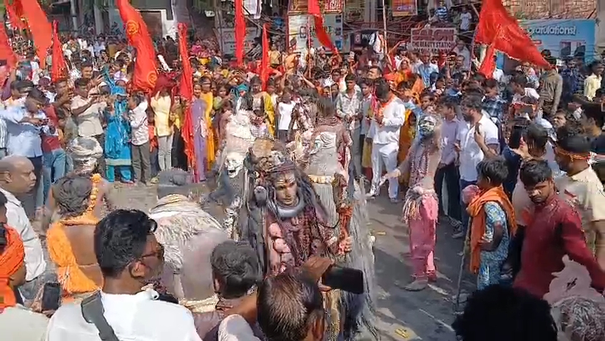 अंजनी के लाल के जन्मोत्सव पर ‘भगवामय’ हुई काशी, 25 हजार भक्तों का उमड़ा सैलाब