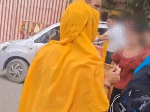 वृंदावन में किशोरी का हंगामा, कथित बाबा पर दुष्कर्म का आरोप; वीडियो वायरल, आरोपी हिरासत में