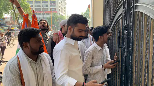 छात्र मुद्दों पर NSUI का प्रदर्शन, साइकिल यात्रा के दौरान काशी विद्यापीठ पर रोके गए कार्यकर्ता