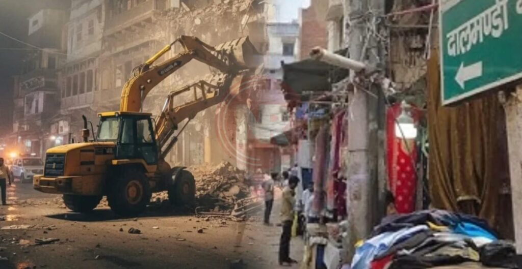 दालमंडी चौड़ीकरण में गरजे बुलडोजर: उजड़ती दुकानों के बीच वीरान हुई ऐतिहासिक गली