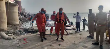 तुलसी घाट पर गंगा में डूबा युवक, दोस्तों के साथ बाबा दर्शन करने आया था काशी, लोगों ने रोका फिर भी बढ़ता चला गया