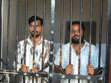 नगवा चौकी के सामने स्कॉर्पियो सवार युवकों का हाईवोल्टेज ड्रामा, ओवरटेक विवाद में सड़क पर मारपीट