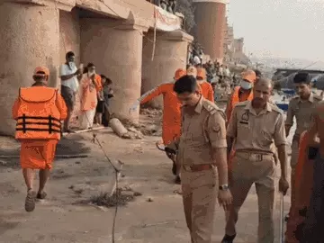 तुलसी घाट पर गंगा में डूबा युवक, दोस्तों के साथ बाबा दर्शन करने आया था काशी, लोगों ने रोका फिर भी बढ़ता चला गया