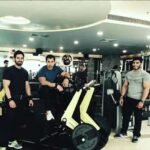 लखनऊ से ब्रिटेन तक की पढ़ाई के बाद प्रतीक यादव ने राजनीति से दूरी बनाकर कारोबार और रियल एस्टेट में बनाई पहचान