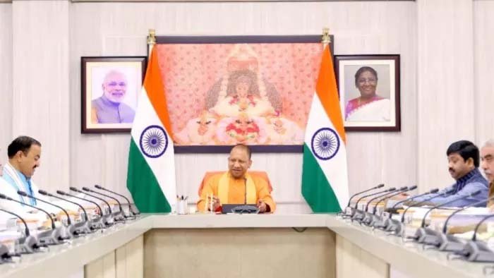 योगी कैबिनेट के लिए नया अनुशासन: मंत्री बस-मेट्रो से चलेंगे, ऑफिस में 2 दिन Work From Home; विदेशी दौरों पर भी लगाम