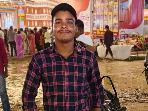 तेज रफ्तार बोलेरो की टक्कर से बाइक सवार 19 वर्षीय छात्र आंशू राजभर की दर्दनाक मौत
