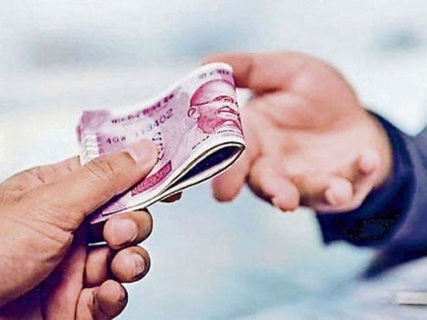 ट्रैफिक व्यवस्था संभालने की आड़ में वसूली का खेल