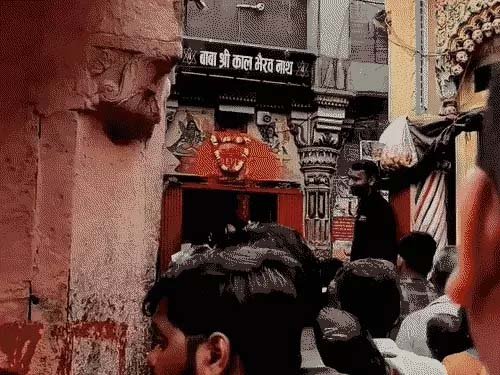कालभैरव मंदिर में गुजरात के श्रद्धालु से मारपीट, दर्शन के दौरान हुआ बवाल