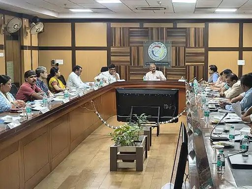 बिजली दरों में बढ़ोतरी पर बवाल: उपभोक्ताओं ने कहा- 51 हजार करोड़ सरप्लस के बावजूद क्यों बढ़ेगा बिल?