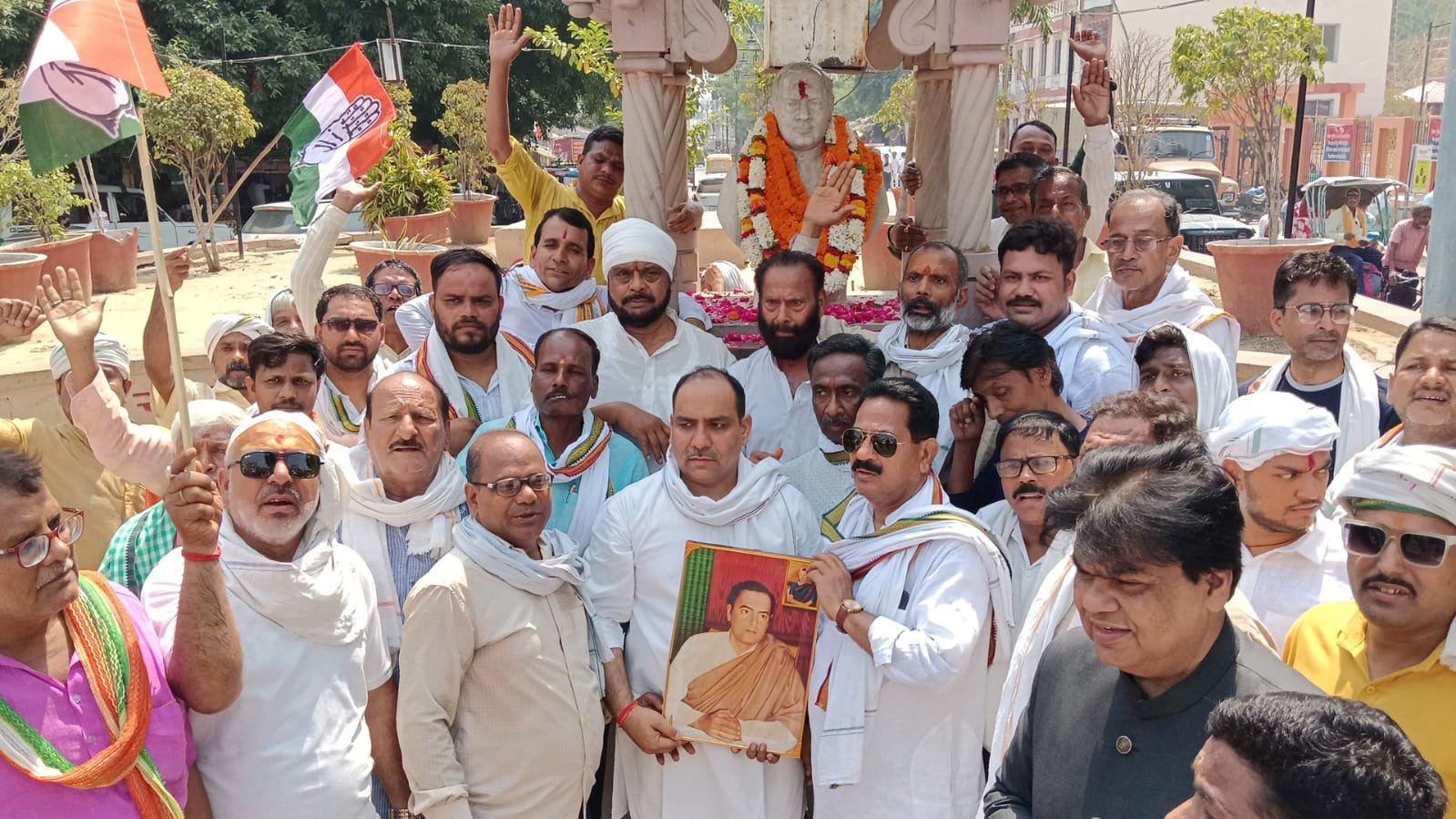 राजीव गांधी पुण्यतिथि पर कांग्रेस ने 100 वार्डों में निकाली नमन पदयात्रा