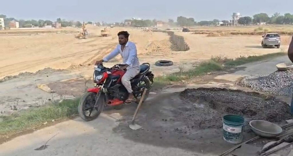 एयरपोर्ट टनल निर्माण से ग्रामीणों की बढ़ी मुश्किलें