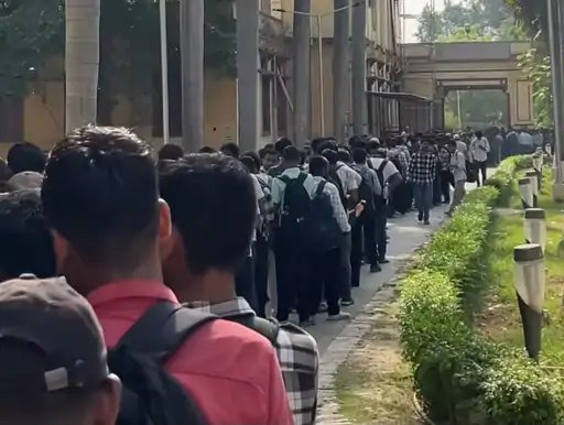 भीषण गर्मी में सीटों के लिए मची अफरा-तफरी, बीएचयू केंद्रीय पुस्तकालय में अव्यवस्था पर उठे सवाल