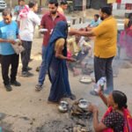 भीषण गर्मी में पंचकोश यात्रियों की सेवा, पानी व सत्तू का वितरण