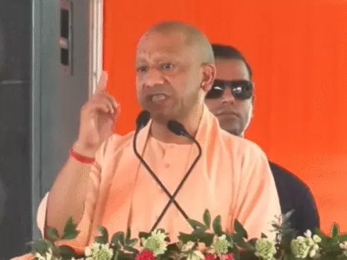देवरिया में सीएम योगी का तीखा राजनीतिक संदेश, 655 करोड़ की परियोजनाओं का लोकार्पण
