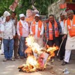 काशी में सियासी बवाल: पीएम मोदी पर टिप्पणी को लेकर अजय राय के खिलाफ FIR की मांग, भाजपा कार्यकर्ताओं का पुलिस कमिश्नर कार्यालय पर प्रदर्शन