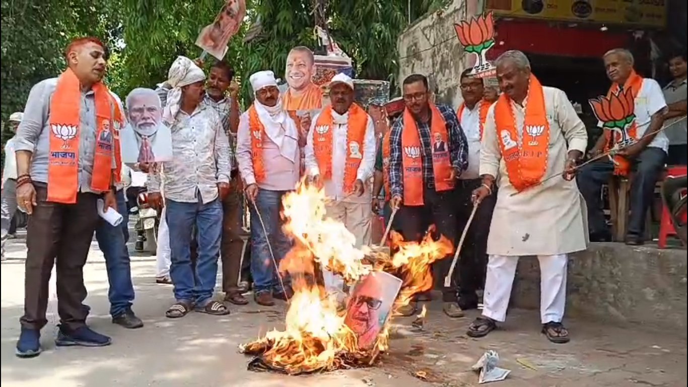 काशी में सियासी बवाल: पीएम मोदी पर टिप्पणी को लेकर अजय राय के खिलाफ FIR की मांग, भाजपा कार्यकर्ताओं का पुलिस कमिश्नर कार्यालय पर प्रदर्शन