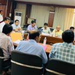 वाराणसी: लंबित विकास परियोजनाओं को शीघ्र पूरा करने के जिलाधिकारी ने दिए सख्त निर्देश, समीक्षा बैठक में प्रगति पर जताई नाराजगी