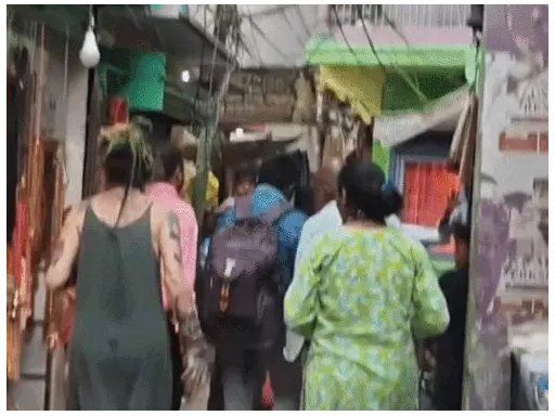 “तुम हंस क्यों रहे हो?” पपी को चोट पहुंचाने के आरोप पर रूसी व्लॉगर का फूटा गुस्सा