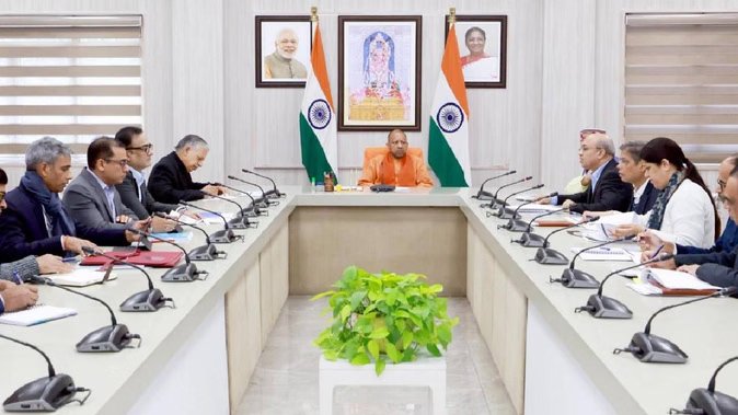 मुख्यमंत्री योगी का सख्त संदेश: “कर संग्रह के साथ ईमानदार व्यापारियों को मिले सम्मान और सुविधा”