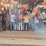 बंगाल के रुझानों से यूपी में जश्न का माहौल: काशी के घाटों पर शंखनाद, BJP कार्यकर्ताओं ने मनाई खुशी