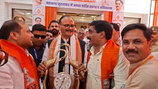 मुरादाबाद एयरपोर्ट पर तकनीकी गड़बड़ी: डिप्टी सीएम ब्रजेश पाठक का विमान उड़ान से पहले रोका गया, सभी सुरक्षित