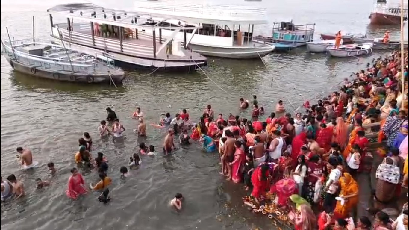 गंगा दशहरा पर काशी में उमड़ा श्रद्धा का सागर