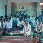 वाराणसी में लेखपालों का फूटा गुस्सा: SDM पर अभद्र भाषा और दबाव बनाने का आरोप, तहसील परिसर में धरना