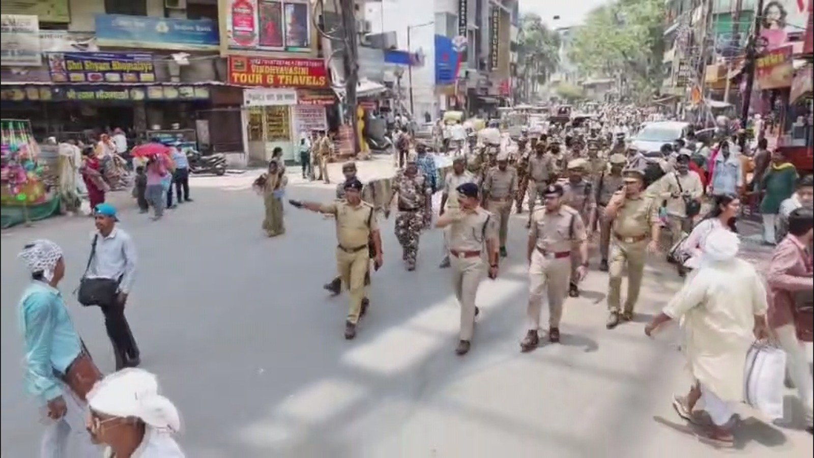 बकरीद को लेकर वाराणसी में सुरक्षा के कड़े इंतज़ाम, संवेदनशील क्षेत्रों में फ्लैग मार्च और ड्रोन से निगरानी तेज