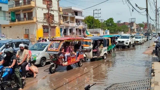 मंडुवाडीह-भिखारीपुर मार्ग पर भीषण जाम